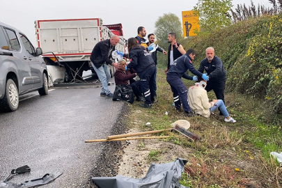 İnegöl'de otomobil tırın altına girdi; 4 yaralı