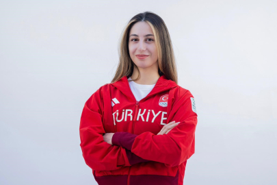 Masa Tenisi'nde Büyükşehir Belediyespor'lu Özge Yılmaz'dan gümüş madalya