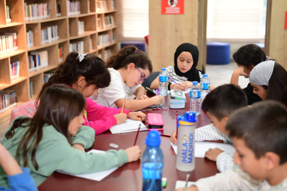 Osmangazi'de çocuklar hayallerini kağıda döküyor