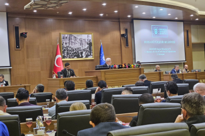 Geçmiş dönem belediye başkanlarına araç ve şoför tahsisi Büyükşehir Meclisi'nden geçmedi