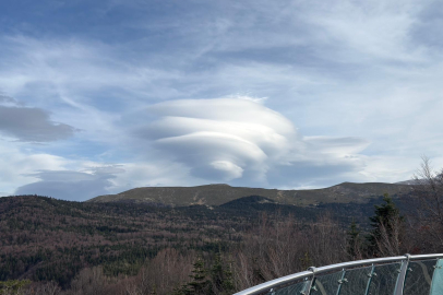 Uludağ semalarında UFO'ya benzeyen bulut kümesi
