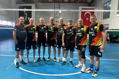 Osmangazi’nin veteran voleybolcuları zirveye çıktı