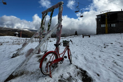 Kar yağışı başladı; Uludağ yeniden beyaza büründü