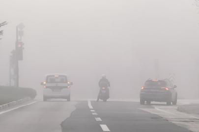 İnegöl'de yoğun sis; Görüş 10 metreye düştü