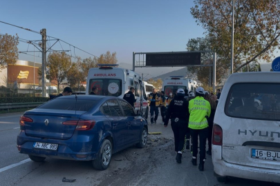 Bursa'da yarış yapan iki otomobil dehşet saçtı: 13 yaralı