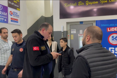 İki öğrenci arızalanan asansörde mahsur kaldı