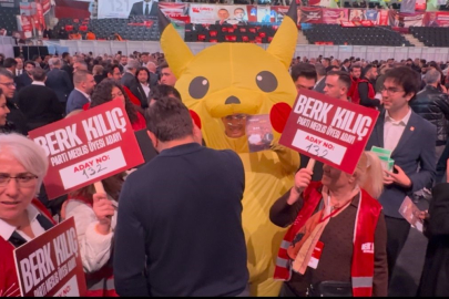 CHP Kurultayı’na Pikachu kostümüyle katıldı