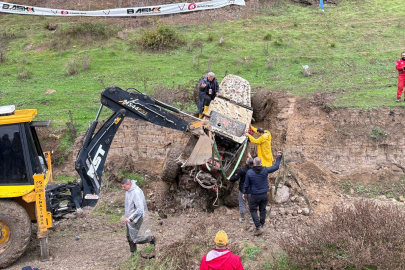 Off-road yarışında kontrolden çıkan araç takla attı
