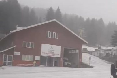 Uludağ'da beklenen kar yağışı başladı