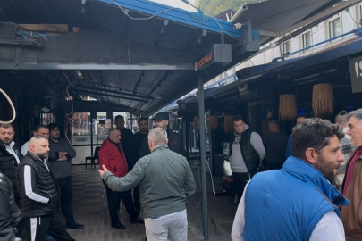 Tarihi Arap Şükrü Sokağı'nda tente krizi