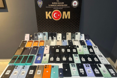 Bursa'da kaçak cep telefonu ve USB kabloları ele geçirildi