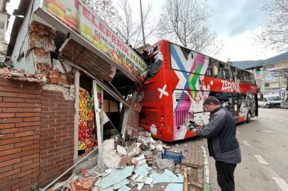 İmdat freni boşalan öğrenci otobüsü manava daldı
