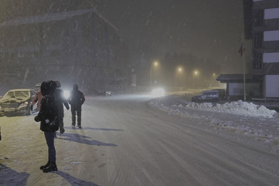 Uludağ’da sevindiren kar yağışı