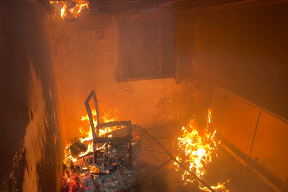 Mudanya'da terk edilmiş evde yangın çıktı