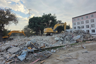 Hamitler Adnan Türkay Ortaokulu yıkıldı