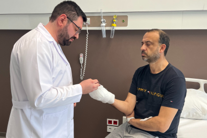 Yurt dışında kopan parmağını buz poşetine koyup Türkiye'ye geldi!