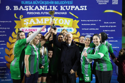 Bursa'da 9. Başkanlık Kupası Personel Futbol Turnuvası'nda şampiyonlar belli oldu