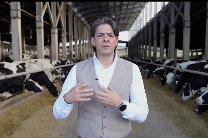 Sencer Solakoğlu Bursa Damızlık Sığır Yetiştiricileri Birliğinden istifa etti