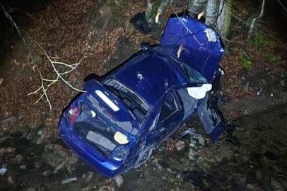 İnegöl'de uçurumdan yuvarlanan otomobilden 3 kişi sağ çıktı