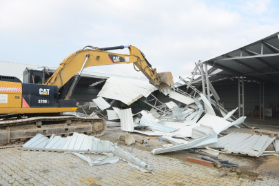 Nilüfer’de 2 kaçak yapı daha yıkıldı