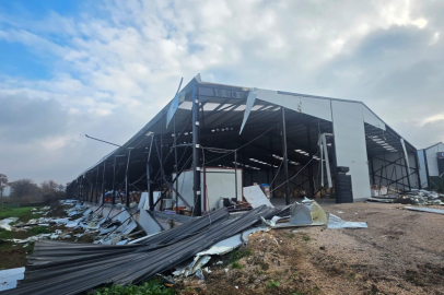 Nilüfer’de iki kaçak yapı daha yıkıldı