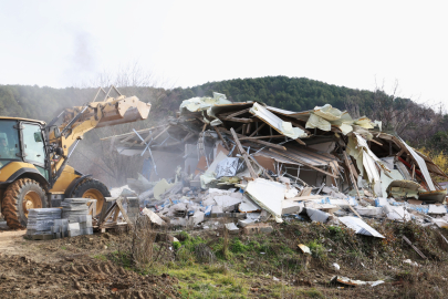 Soğukpınar Mahallesi'nde kaçak yapı yıkıldı