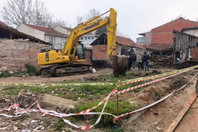 Temel kazılan yerden tarihi mezar kalıntıları çıktı