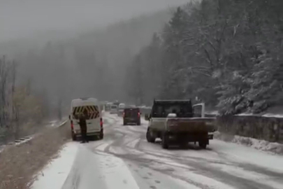 Yoğun kar yağışı bazı yolları kapattı