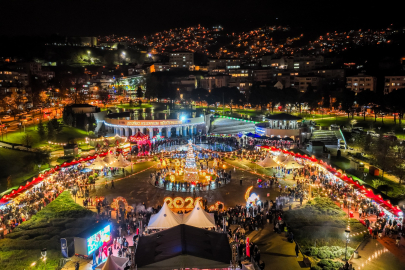 ‘Bursa Yeni Yıl Meydanı’nda coşku yaşanıyor