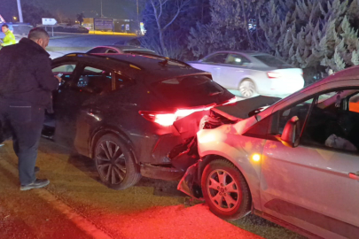 Gizli buzlanmayla gelen kaza; 3 kişi yaralandı