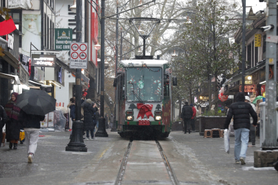 Yeni yıl coşkusu nostaljik tramvayla yaşanıyor