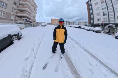 Mudanya'da kar manzaraları; İşe kayakla gitti