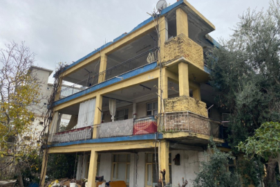 Anne ve 7 yaşındaki kızı evde ölü bulundu; Şüpheli erkek teslim oldu