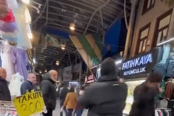 Tarihi Kapalı Çarşı'da çatılar uçtu