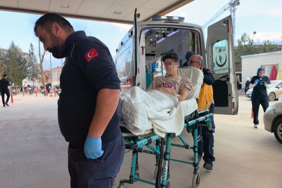 İnegöl'de futbol oyununda pas verme kavgası; Bir genç bıçakla yaralandı