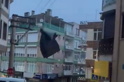 Tellere takılan poşet metro seferlerini aksattı, izdiham oluştu