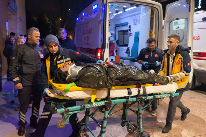 Bursa'da motosiklet yayaya çarptı; 1'i ağır 2 yaralı