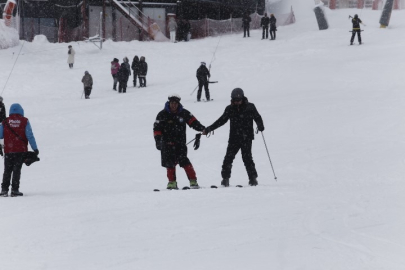 Uludağ'da kar kalınlığı 76 santimetreye ulaştı, pistler doldu taştı