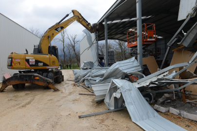 Ürünlü ve Yaylacık'ta 3 kaçak yapı yıkıldı