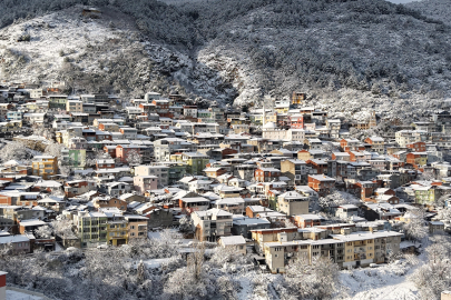 Uludağ'ın eteklerinden kar manzaraları