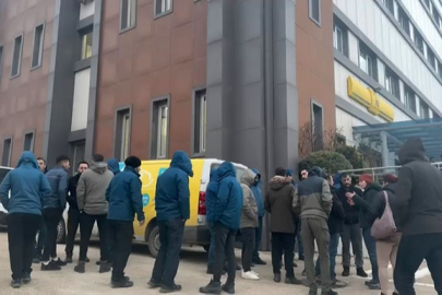 Bursa'da PTT'nin taşeron kargo emekçilerinden iş bırakma eylemi