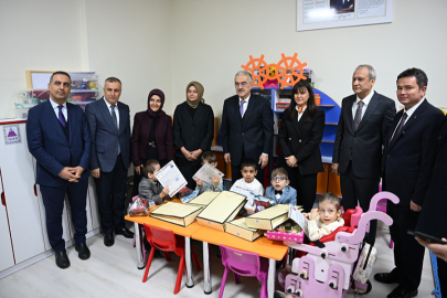 Öğrencilerin tatil heyecanı; Karnelerini aldılar