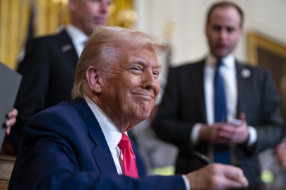 Trump'tan 'Grönland' tehdidi! ABD ekonomik savaş ilan etti