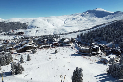 Uludağ'da kar yağışıyla büyüleyici görüntüler