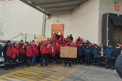 Bursa'da Migros depo işçileri eylemde: 'Yüzde 50 net zam istiyoruz'