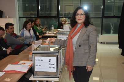 Mimarlar Odası Bursa Şubesi'nde Şirin Rodoplu Şimşek güven tazeledi