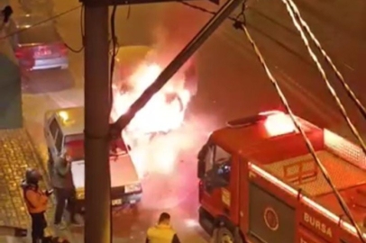 Seyir halindeyken yanan otomobil küle döndü