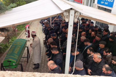 Devrilen tırın altında hayatını kaybeden genç şoför toprağa verildi