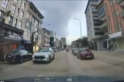 Park halindeki araçların arasından yola çıkan yayaya otomobil çarptı