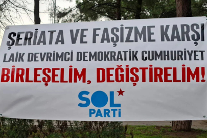 Şeriat düzenine karşı laikliği savunan pankartı asan SOL Partililere gözaltı